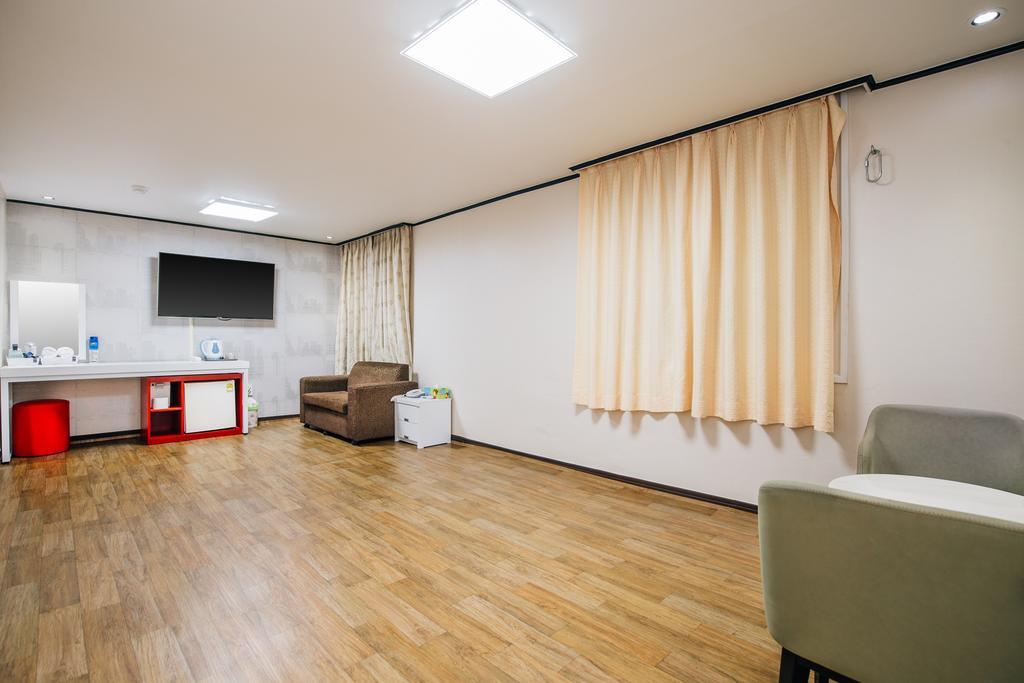 Oakra Hotel Jeju Buitenkant foto