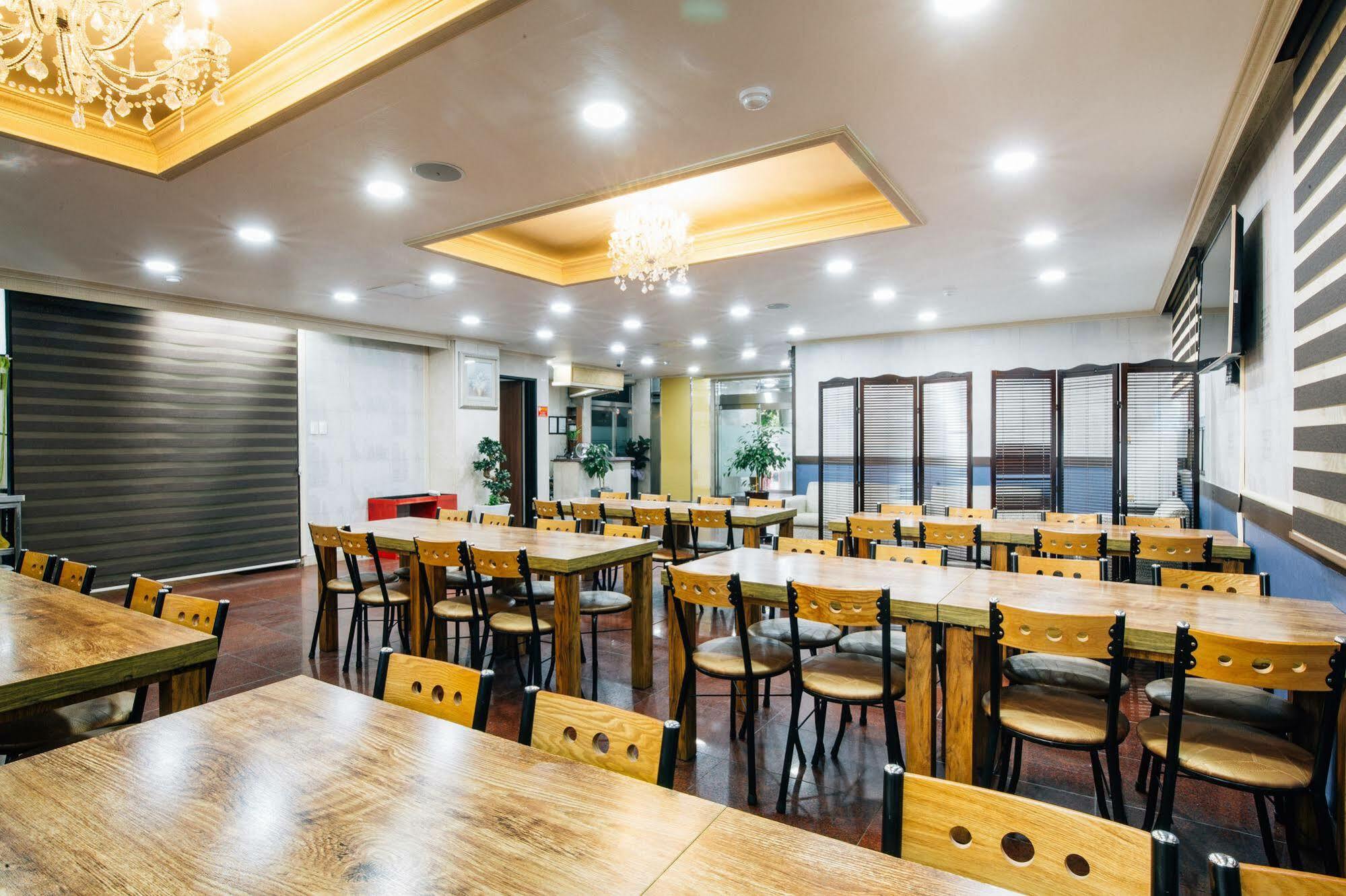 Oakra Hotel Jeju Buitenkant foto